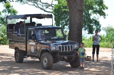 Notre jeep et deux "safaristes"