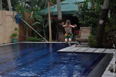 Un dernier saut dans la piscine avant le départ de Negombo !